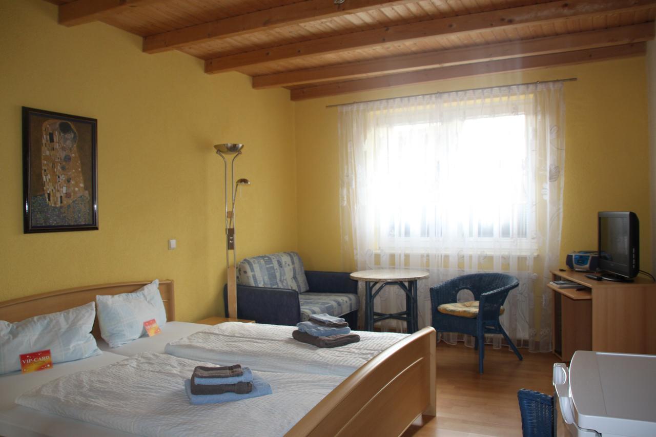 Pension Zum Yachthafen Waren  Exterior photo